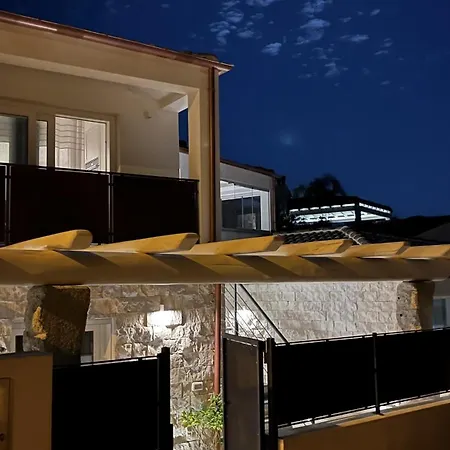 Zeffiro Vista Mare Con Giardino Villa