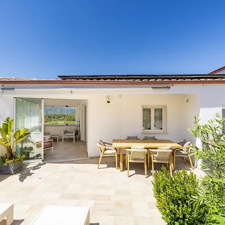 ヴィラ Zeffiro Vista Mare Con Giardino *