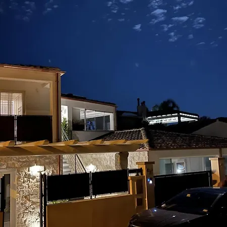 Zeffiro Vista Mare Con Giardino アルバタクス