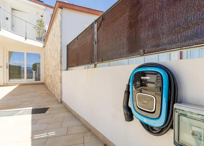 Zeffiro Vista Mare Con Giardino アルバタクス