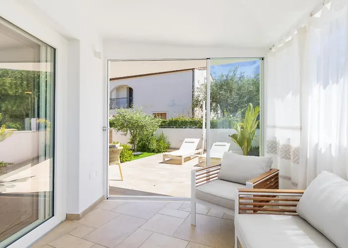 ヴィラ Zeffiro Vista Mare Con Giardino アルバタクス